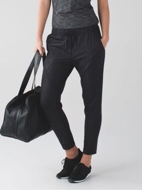 Lululemon Jet Crop Slim (Embossed Black)